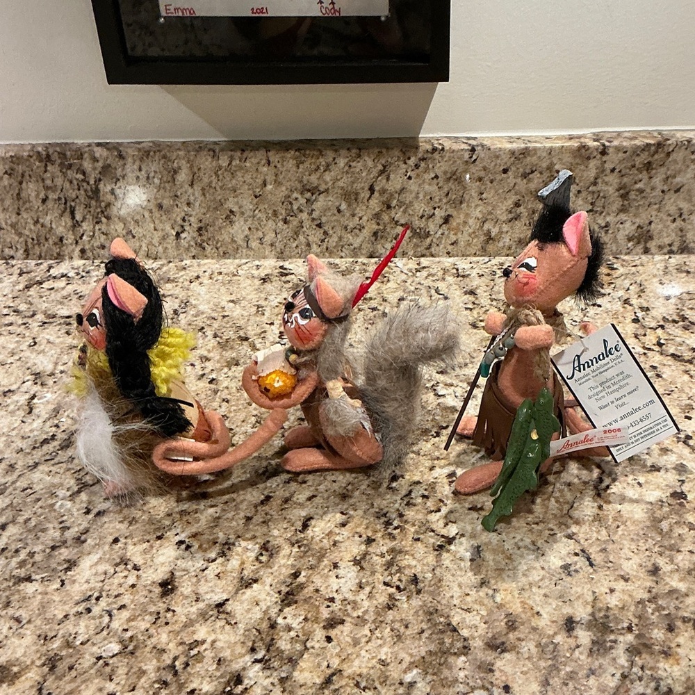 Annalee Handcrafted Mouse and Squirrel Figurines Set - Brown and Red - Picture 4 of 7